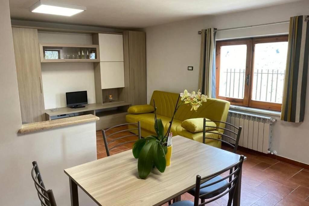 Appartement Alloggio A Via Impero à Lenola Extérieur photo